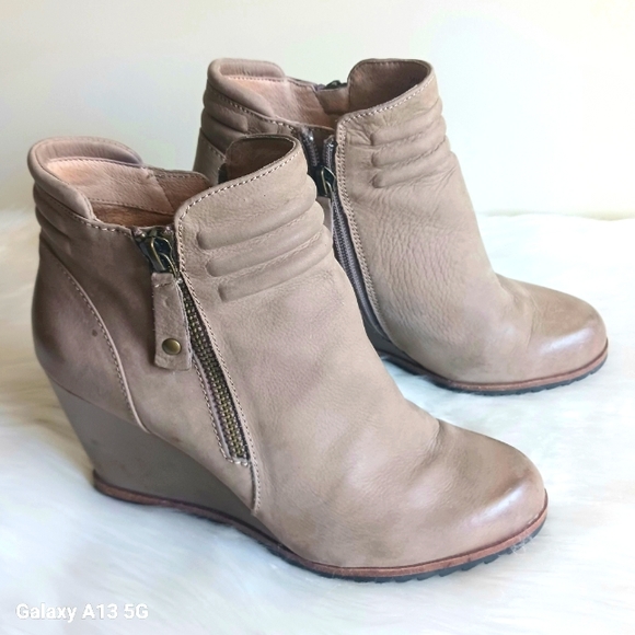 Biala Women's Ashton Beige Leather Double Side Zipper Ankle Boots Sz 36M - Picture 1 of 13